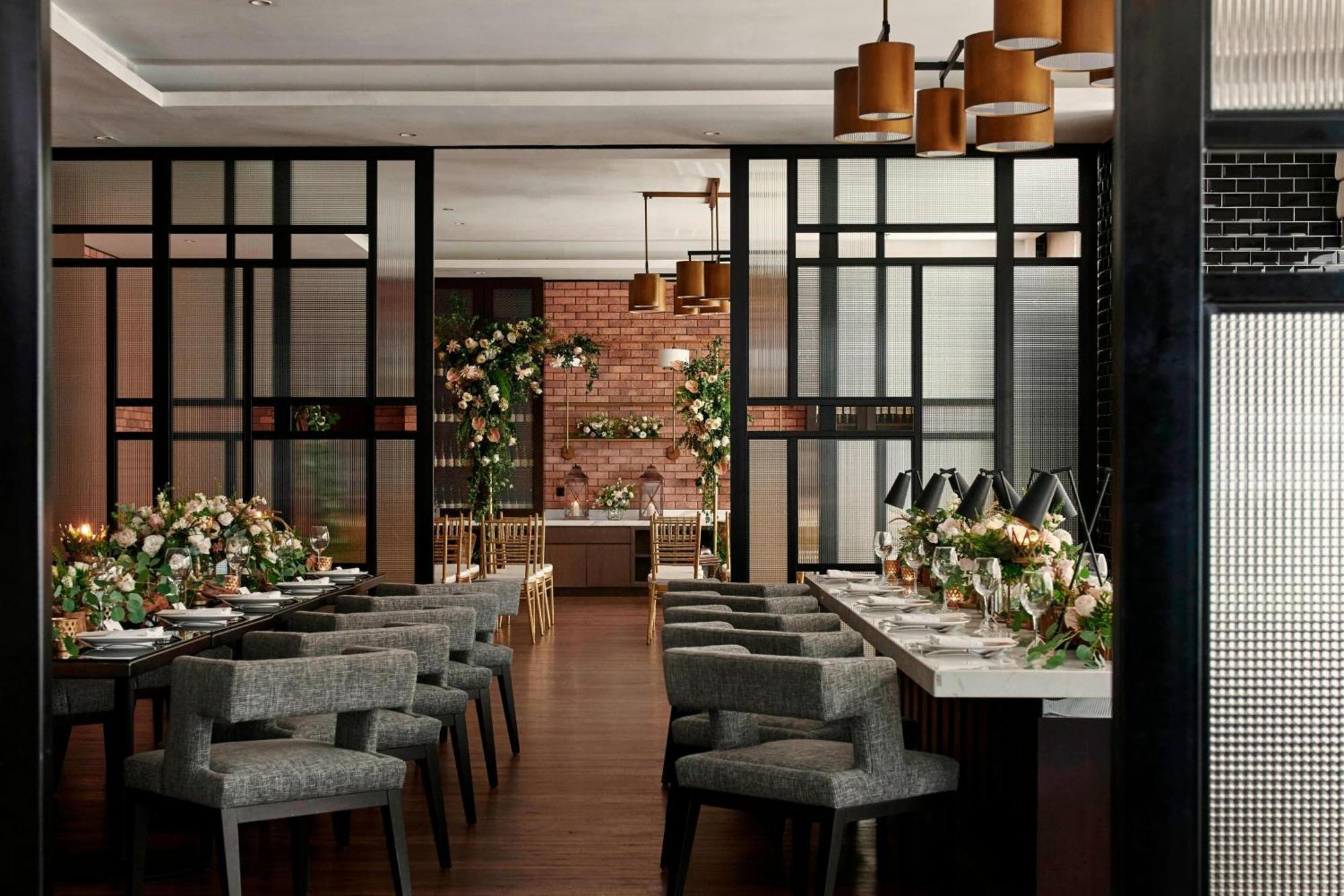 Hotel Stripes Kuala Lumpur, Autograph Collection Kültér fotó The interior of the restaurant