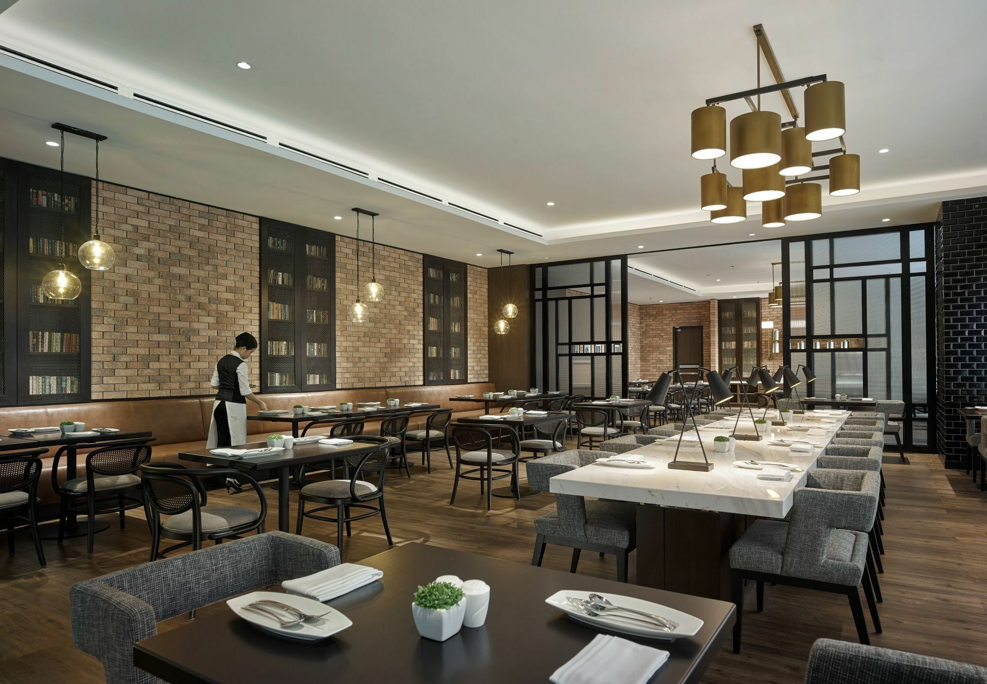 Hotel Stripes Kuala Lumpur, Autograph Collection Kültér fotó The restaurant's interior